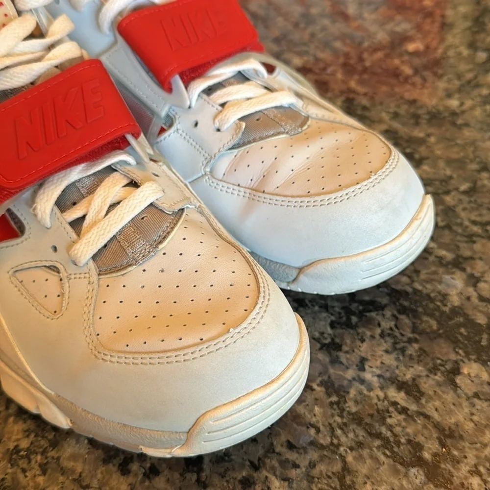 Nike trainer huarache White and Red Sneakers EUC 10.5